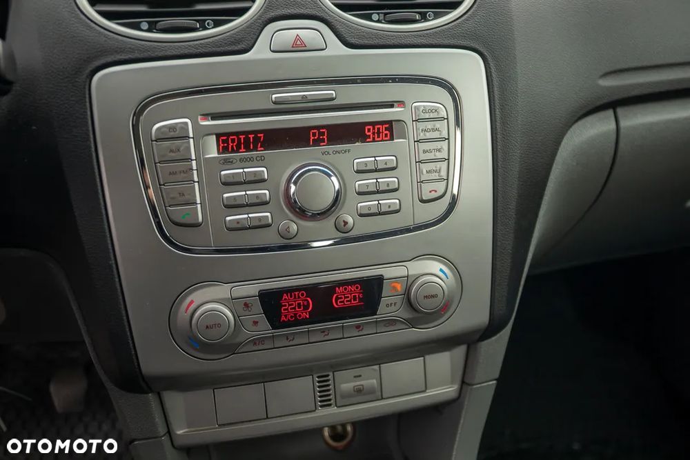Ford Focus 1.6 16V Style+ - 26