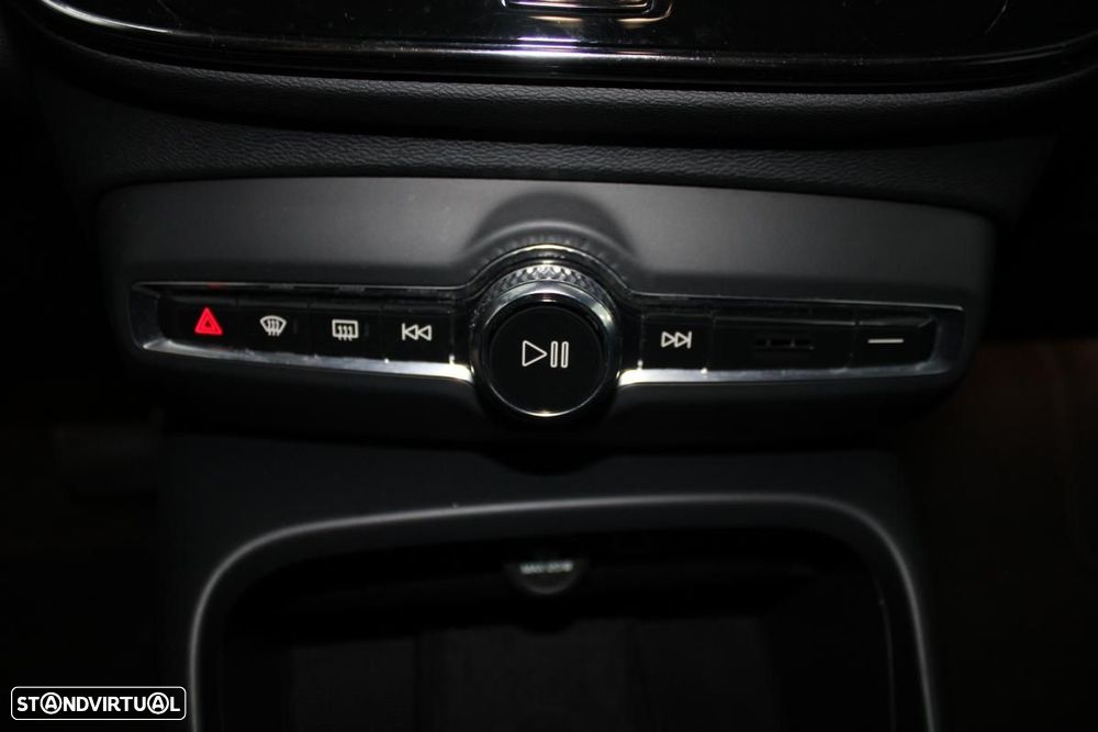 Volvo XC 40 Recharge Core - 19