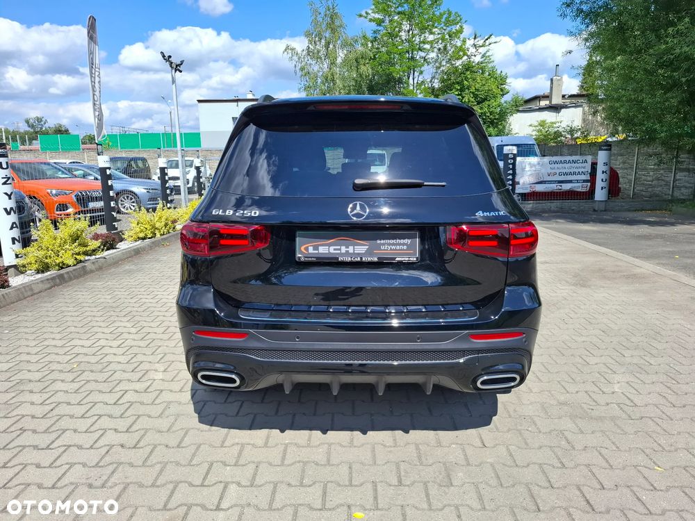 Mercedes-Benz GLB 250 4-Matic AMG Line 8G-DCT - 11
