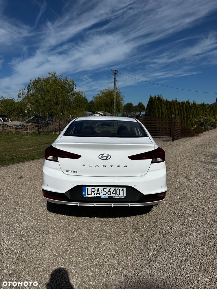 Hyundai Elantra 1.6 Comfort Premiere - 10