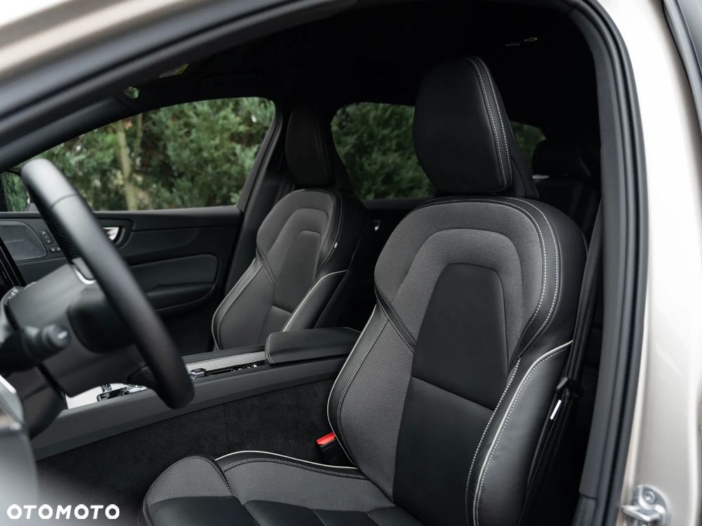 Volvo XC 60 B5 B AWD Plus Dark - 31