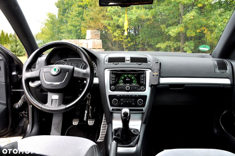 Skoda Octavia Combi 2.0 TDI CR DPF RS - 23