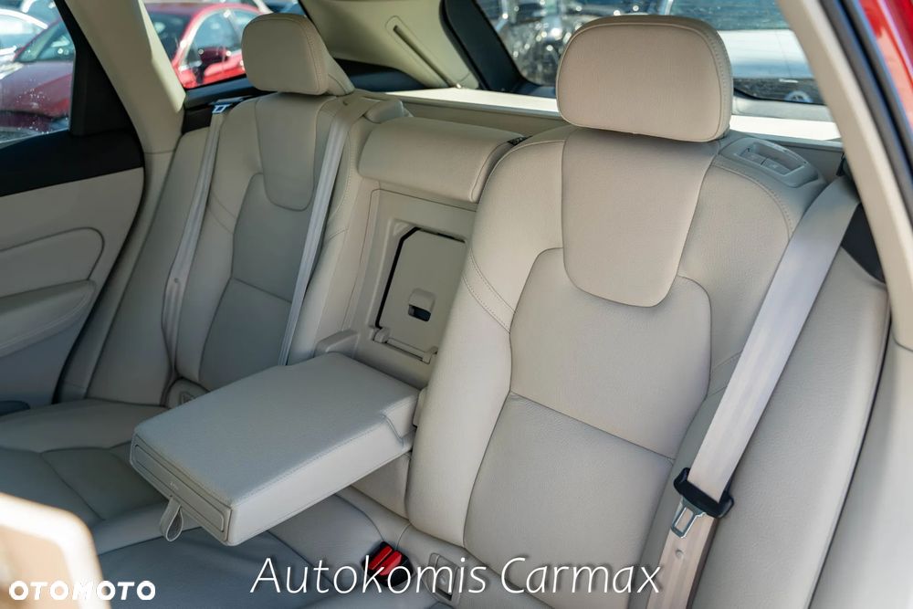 Volvo XC 60 T5 AWD Momentum - 26