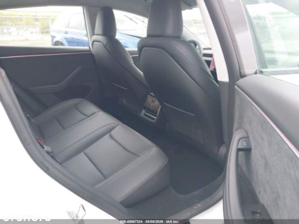 Tesla Model 3 - 10
