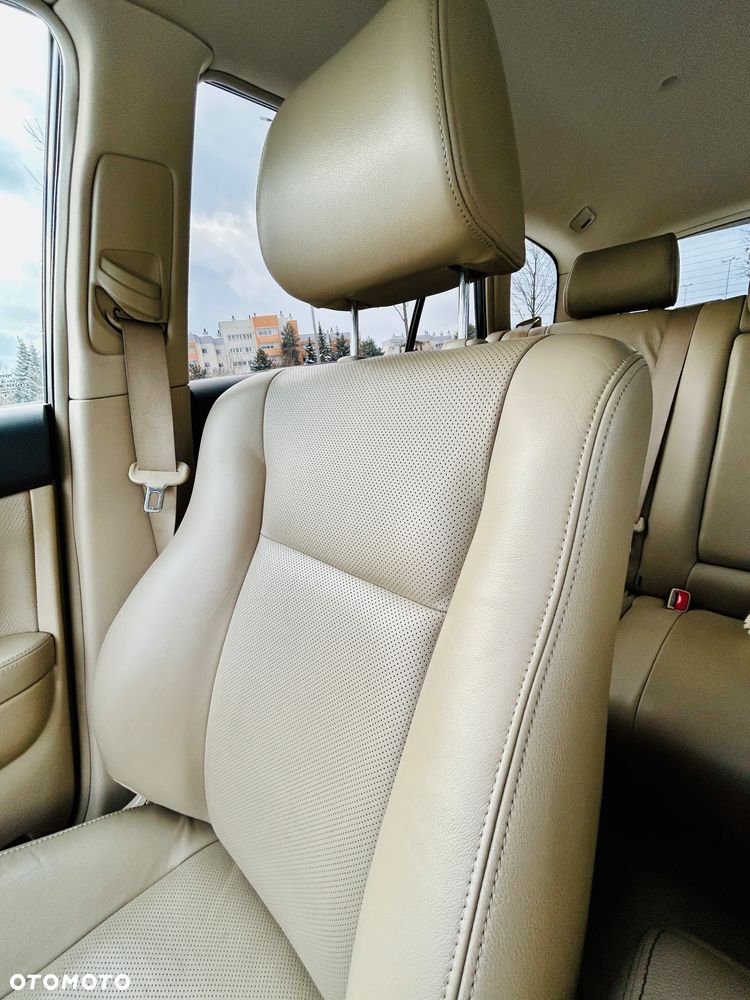 Toyota Avensis 2.2 D-4D Prestige - 23