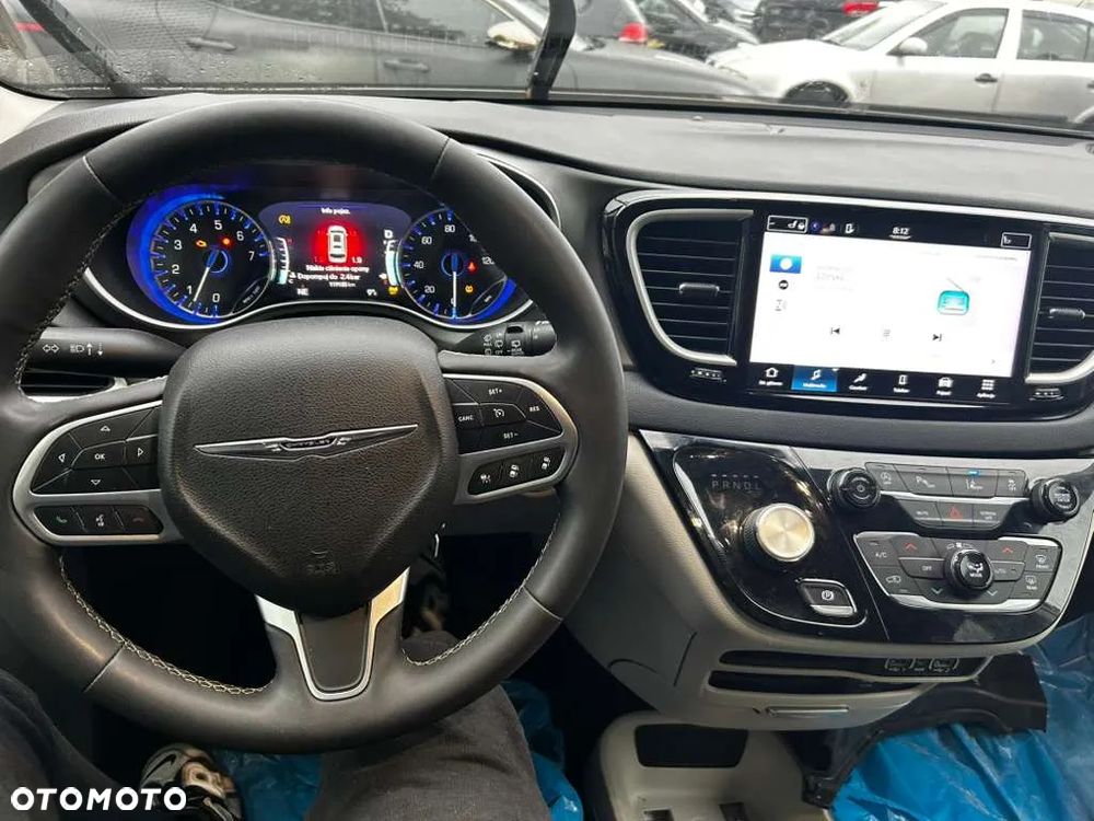 Chrysler Pacifica - 2