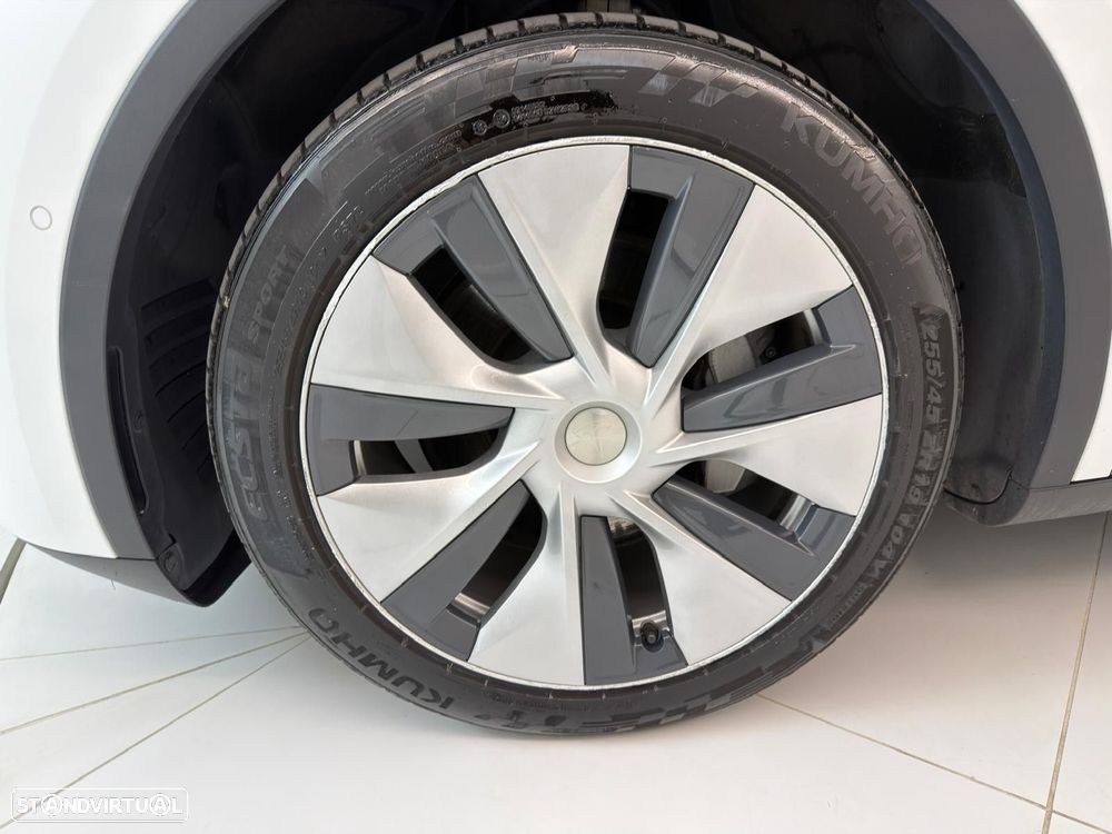Tesla Model Y Long Range Dual Motor AWD - 9
