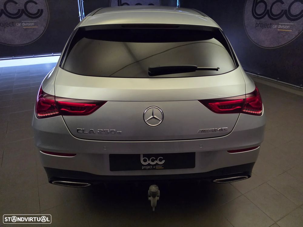 Mercedes-Benz CLA 250 e Shooting Brake AMG Line - 11