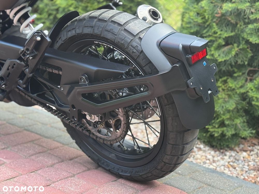 Husqvarna Svartpilen - 21