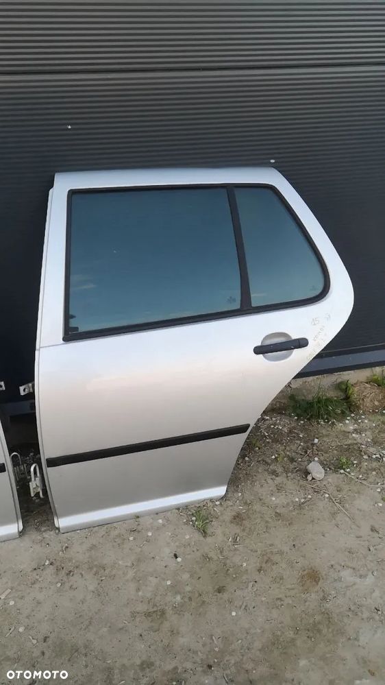 VOLKSWAGEN GOLF IV 4 HB / BORA DRZWI / KLAPA BAGAŻNIKA (dostępne wiele sztuk) - 17