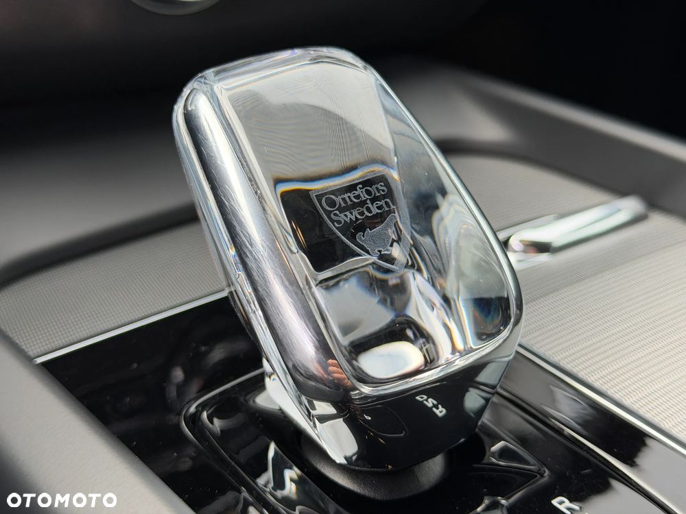 Volvo XC 60 B4 D Plus Dark - 23