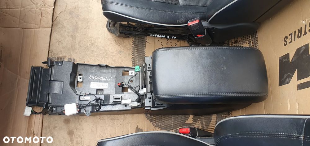 Fotele kanapa boczki podłokietnik komplet półskóra elektryczne Overland Jeep Grand Cherokee 4 WK2 - 8