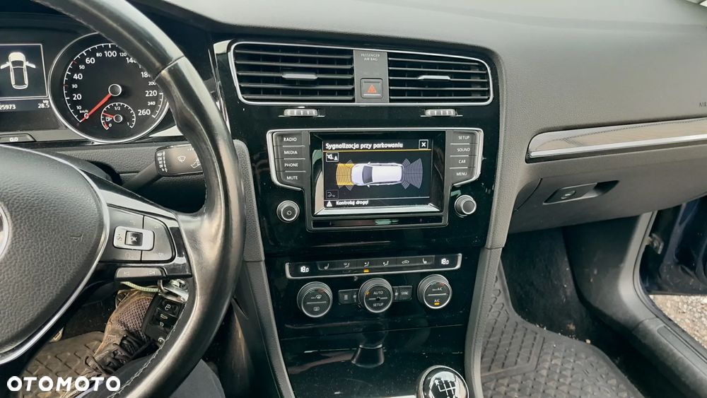 Volkswagen Golf - 10
