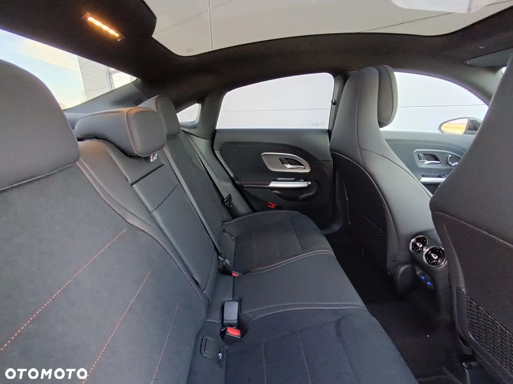 Mercedes-Benz CLA 200 mHEV 4-Matic 8G-DCT - 6