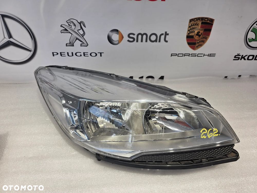 FORD KUGA MK2 II 12- PRAWA LAMPA PRZEDNIA PRZÓD ZWYKŁA , NR CV44-13W029-AE , NR AUKCJI LPP262 - 1
