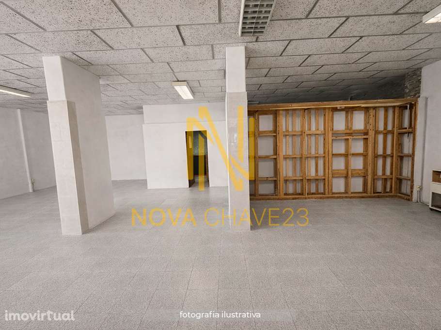 Loja 141m2 | 2 Divisões | 2 WCs | Excelente Potencial de Transformação - Grande imagem: 2/10