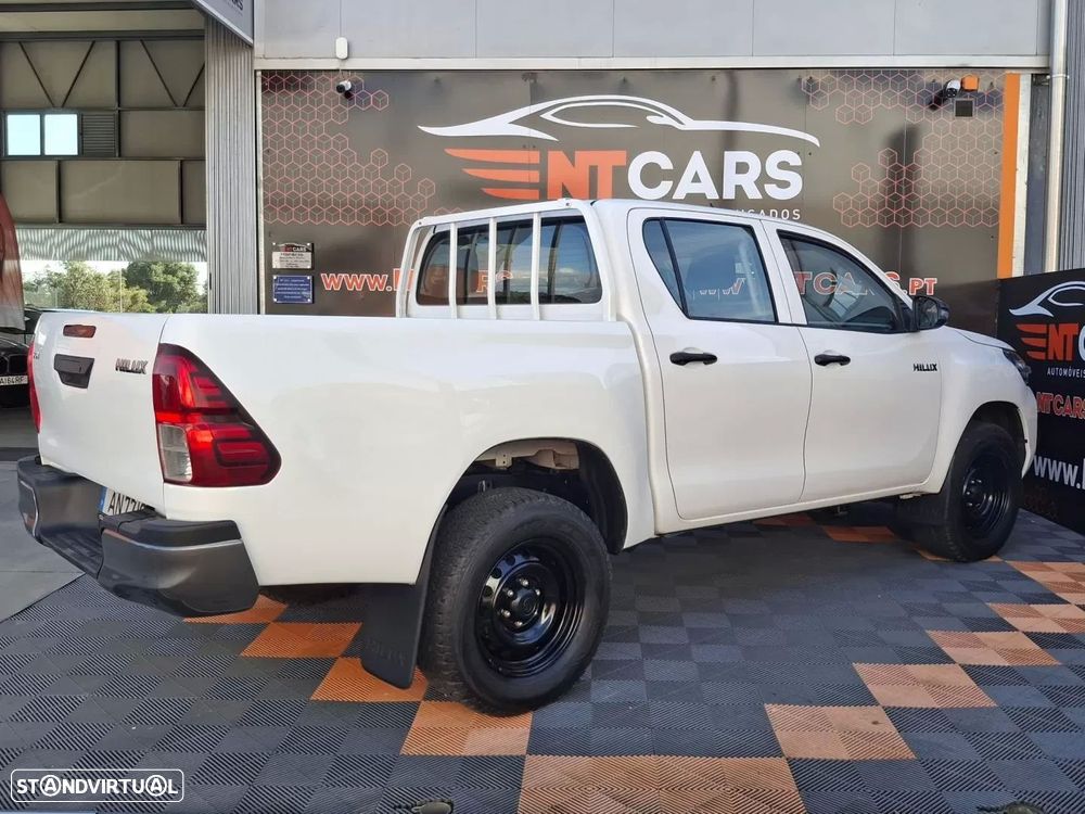 Toyota Hilux 2.4 D-4D 4WD CD CM - 3