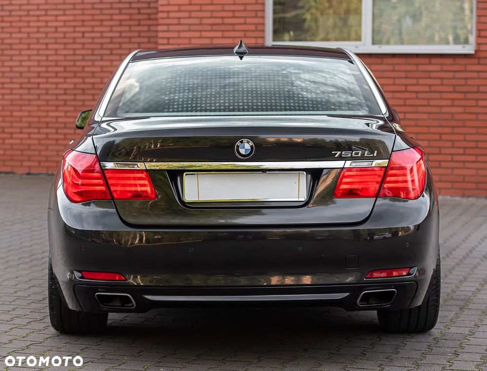 BMW Seria 7 750Li - 11