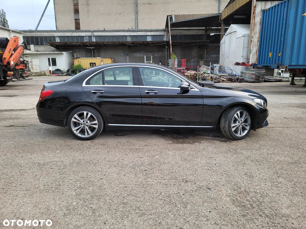 Mercedes-Benz Klasa C 300 9G-TRONIC - 8