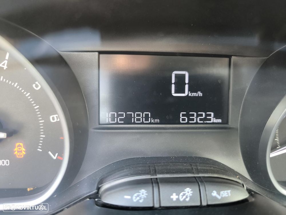 Peugeot 208 1.2 PureTech Style - 12