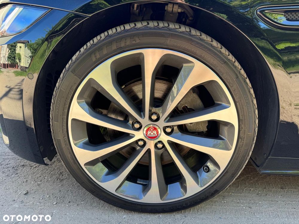 Jaguar XE P250 R-Dynamic HSE - 25