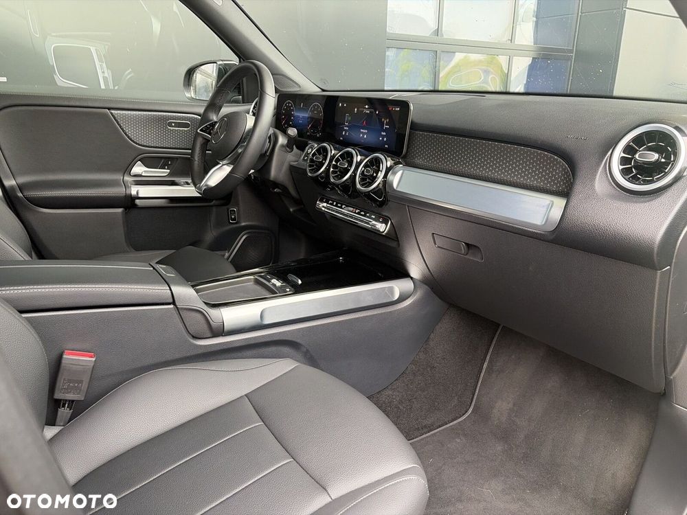Mercedes-Benz GLB - 13