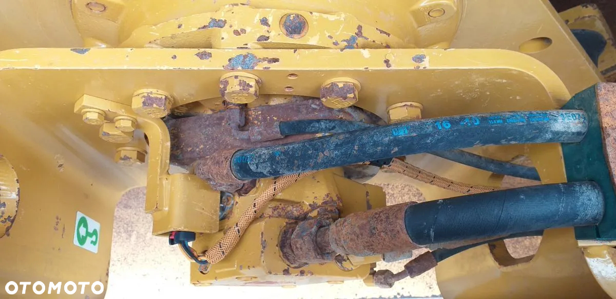 Caterpillar Walec wibracyjny CATERPILLAR CS 64 B - 13