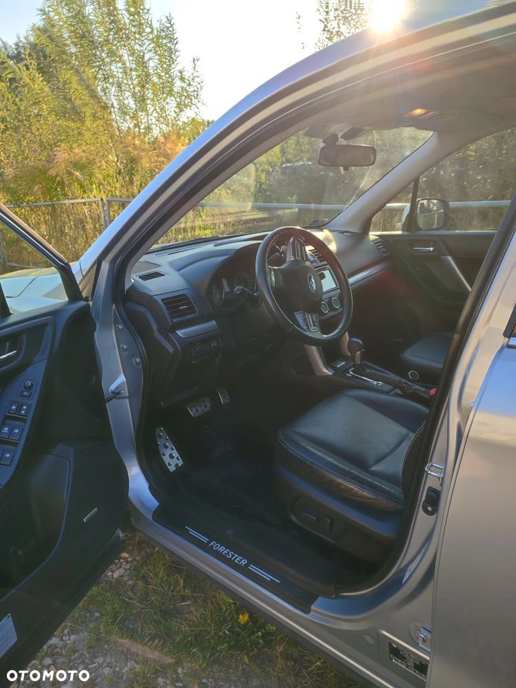 Subaru Forester 2.0XT Platinum Lineartronic - 14