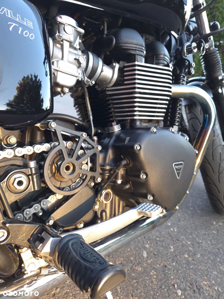 Triumph Bonneville - 3