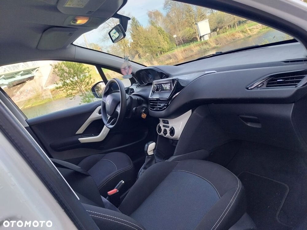 Peugeot 208 - 24
