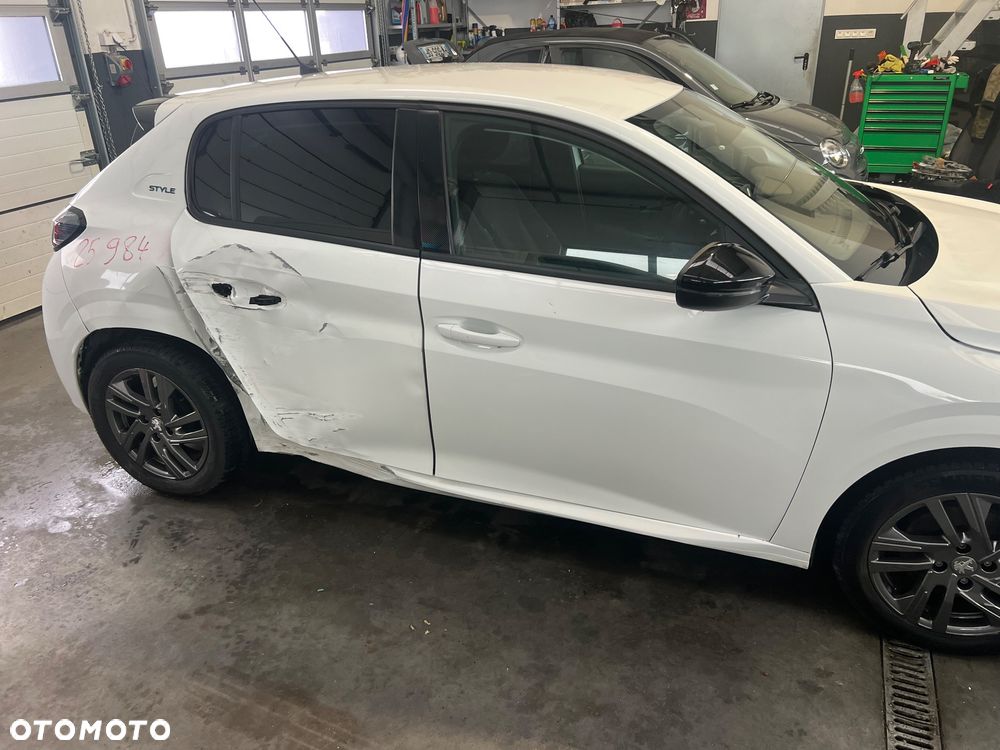 Peugeot 208 1.2 PureTech Style S&S - 9