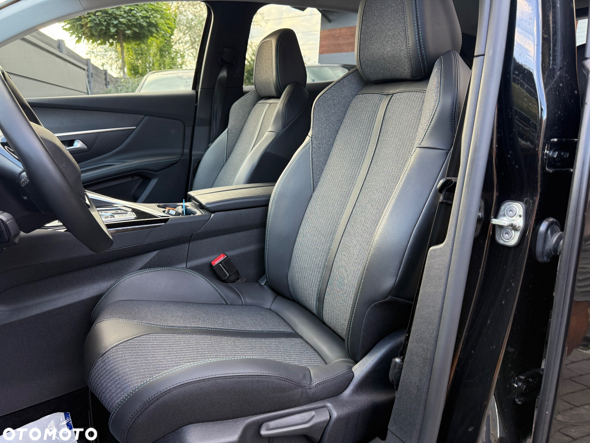 Peugeot 3008 1.6 PureTech HYbrid Allure S&S EAT8 - 7