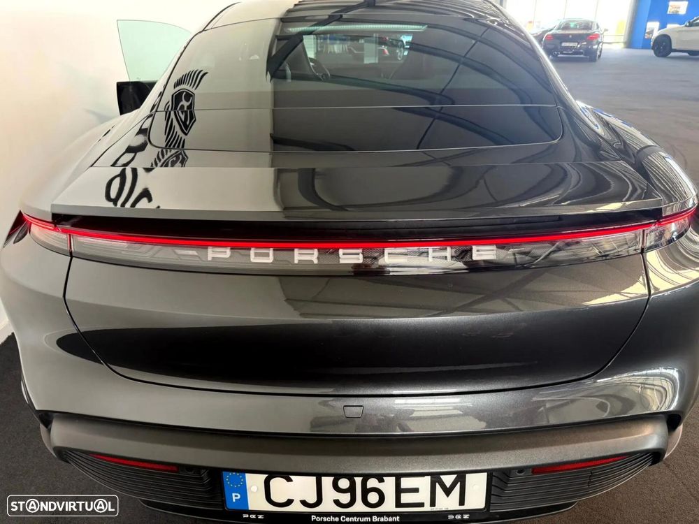 Porsche Taycan Bateria Performance Plus - 32