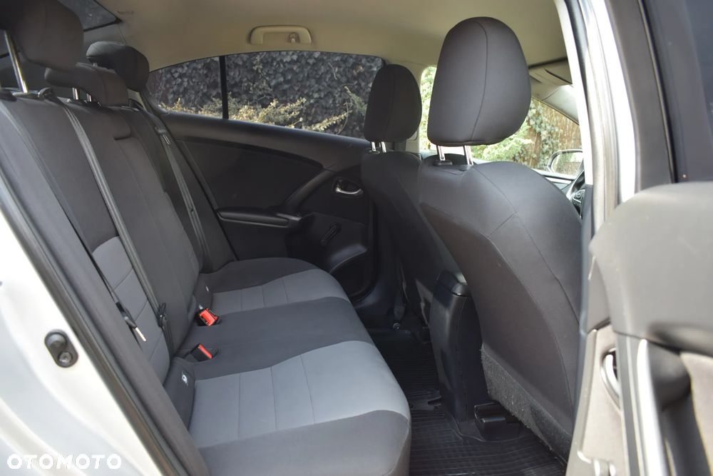 Toyota Avensis 1.8 Premium - 8