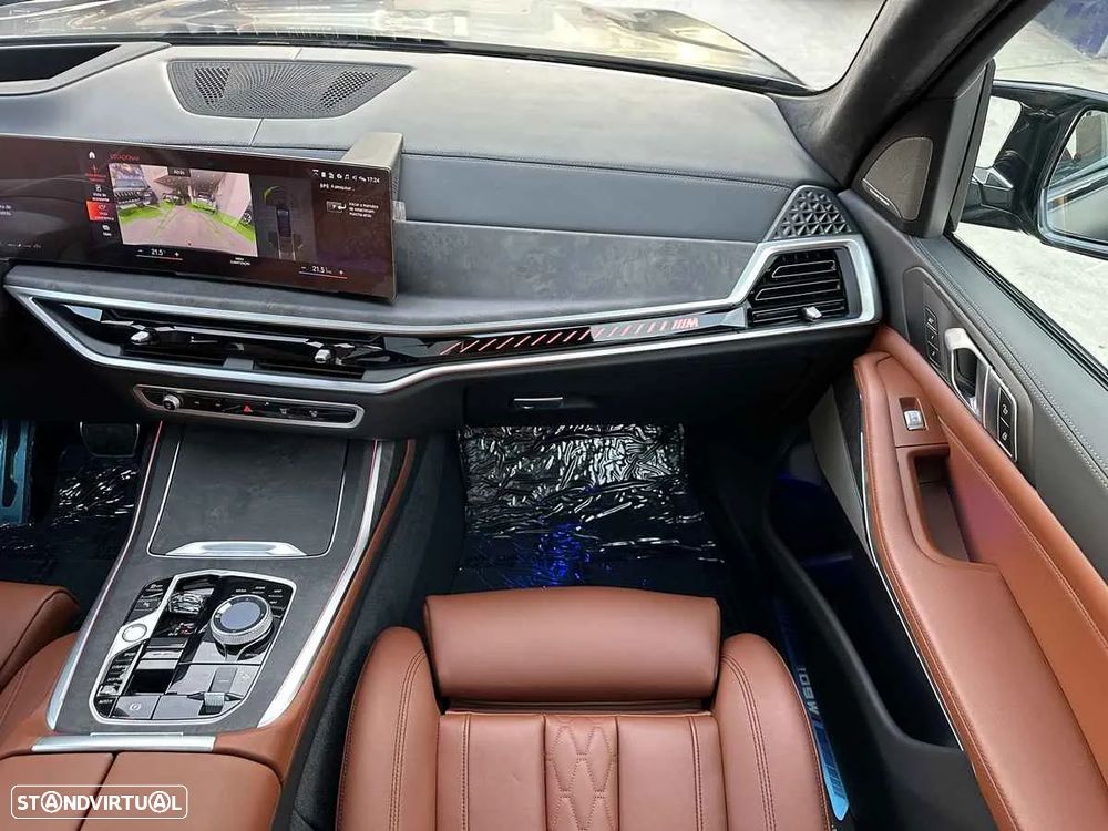 BMW X7 M M60i - 11