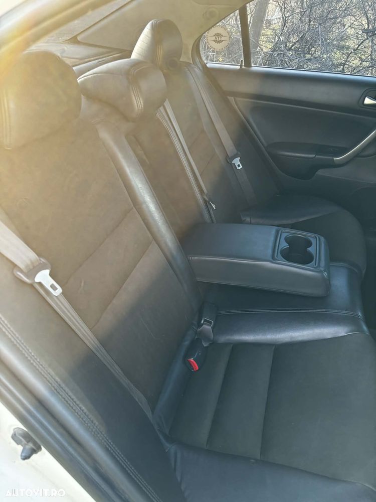 Honda Accord 2.0i Special Edition - 13