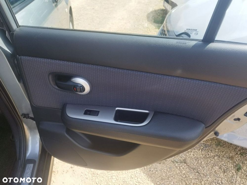Nissan Tiida - 11