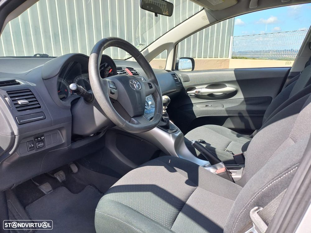 Toyota Auris 1.4 D-4D - 7