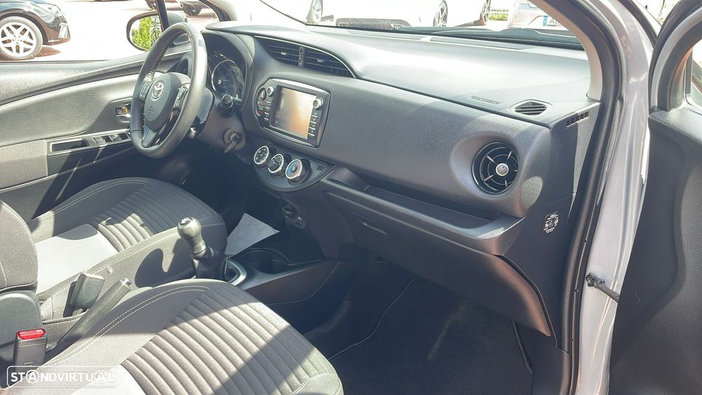Toyota Yaris 1.0 VVT-i Comfort c/ Design-Pack - 37