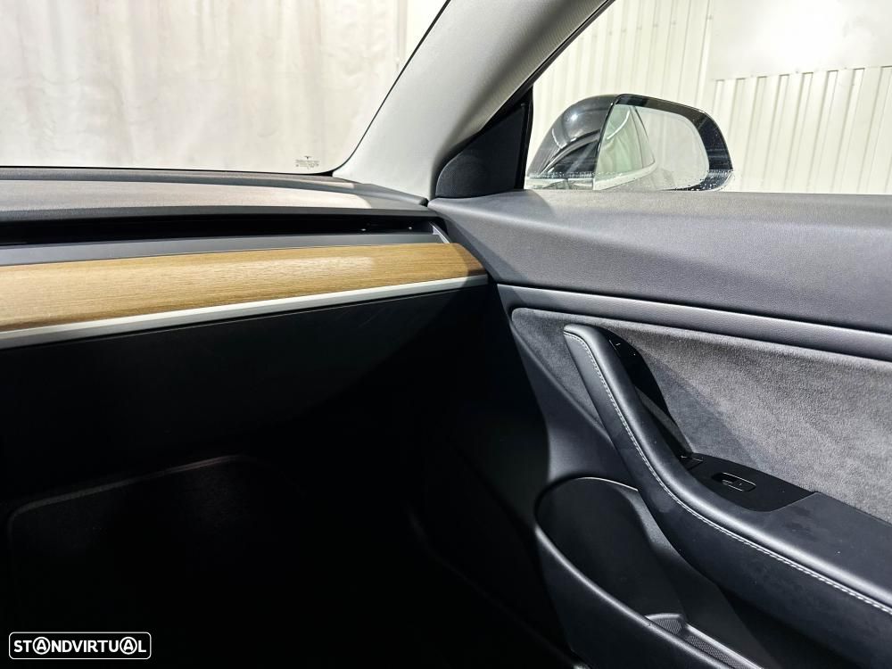 Tesla Model 3 Performance Dual Motor AWD - 31