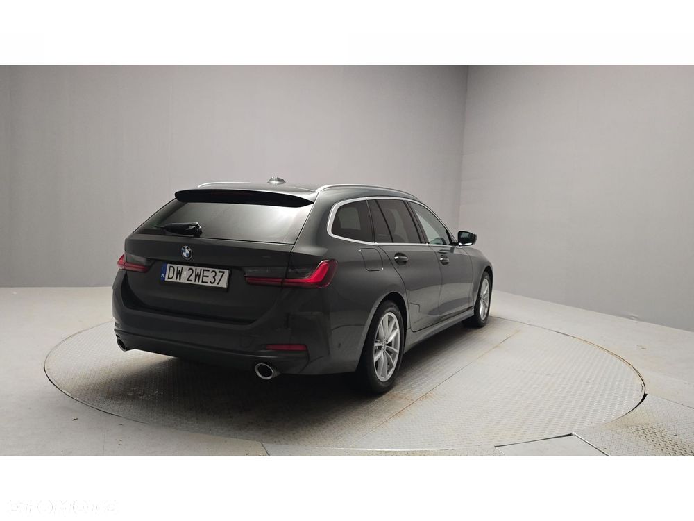 BMW Seria 3 320d xDrive mHEV - 5
