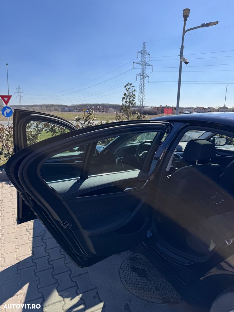 BMW Seria 5 530i xDrive AT MHEV - 9