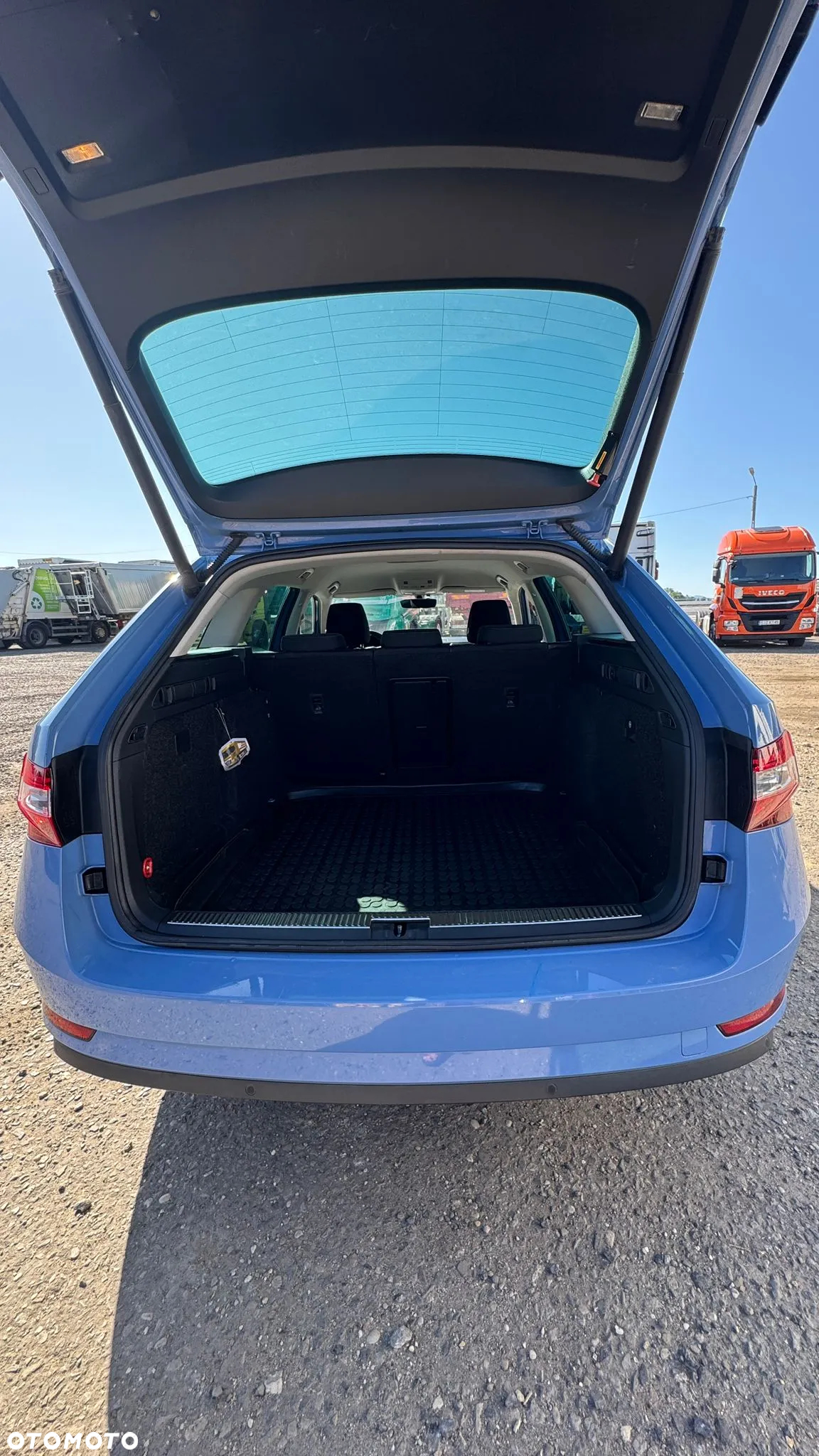 Skoda Superb Combi 2.0 TDI DSG Ambition - 21
