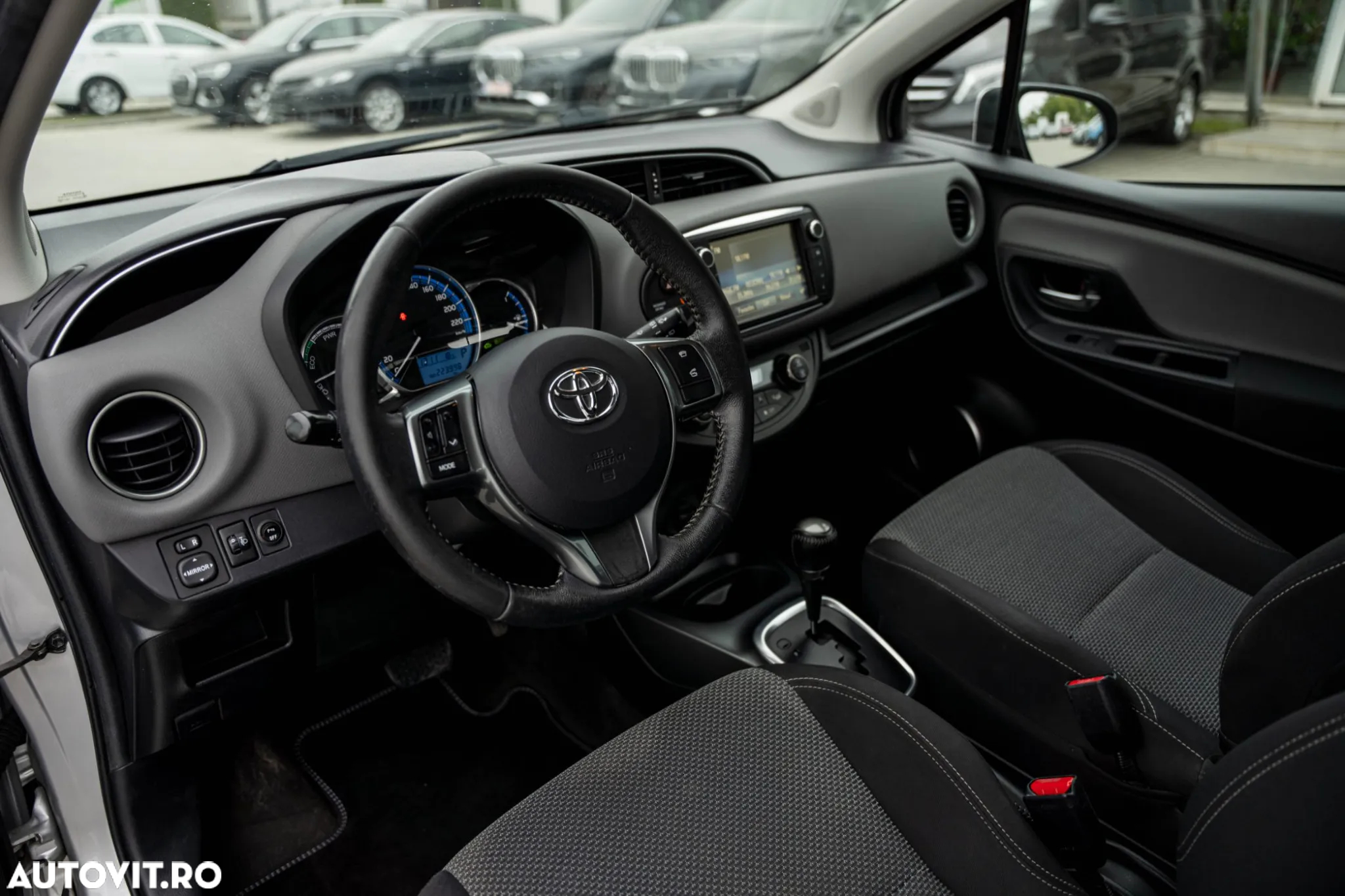Toyota Yaris 1.5 VVT-i HSD Exclusive - 5
