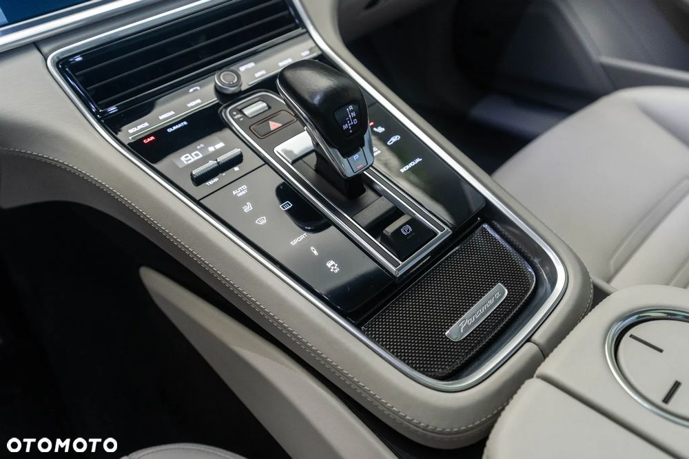 Porsche Panamera 4S - 23