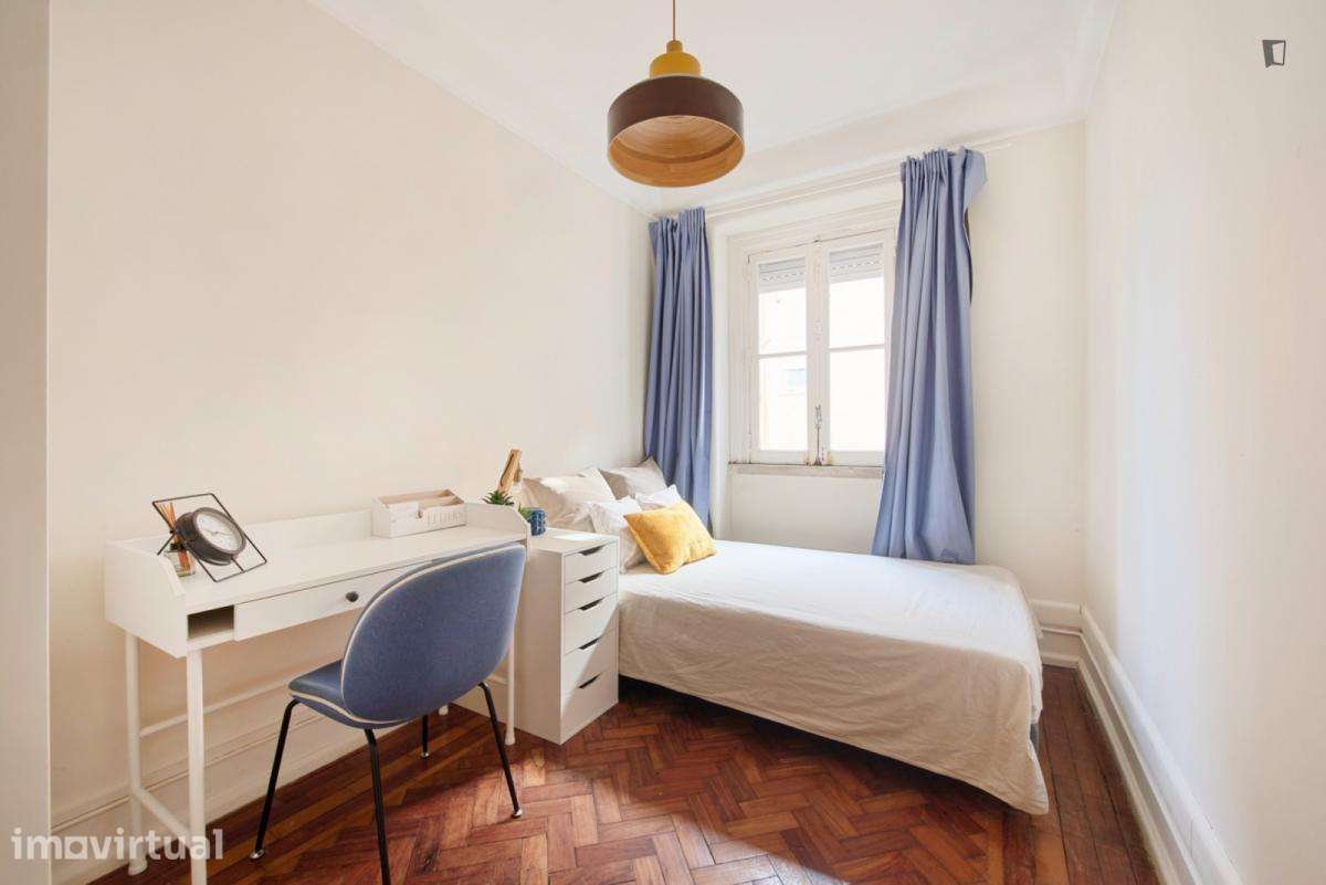Quarto - localizado em Alameda Lisbon - Grande imagem: 2/25