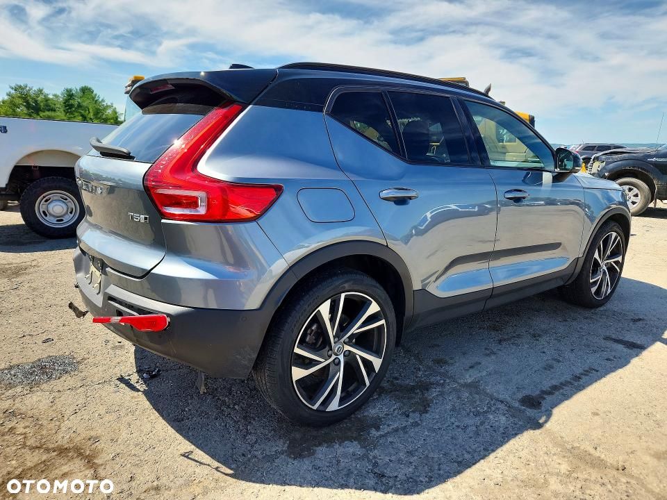 Volvo XC 40 T5 AWD R-Design - 3