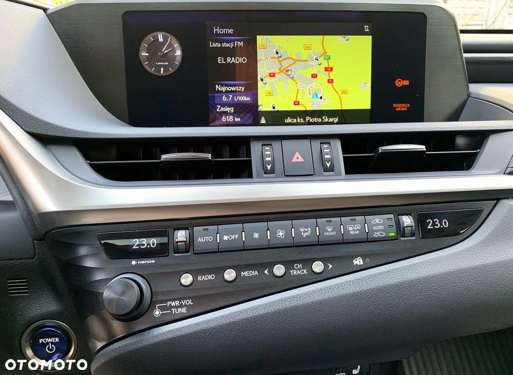 Lexus ES 300h Business Edition - 22