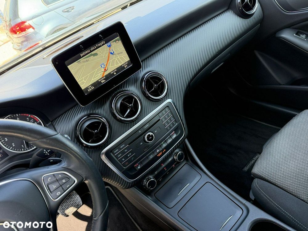 Mercedes-Benz GLA 200 7G-DCT Style - 21