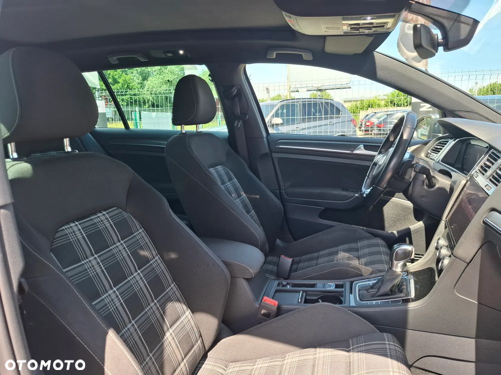 Volkswagen Golf - 19